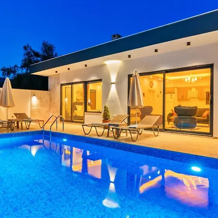 فيلة Uzumlu Village 2 Bedroom Luxury With Pool كالكان