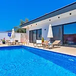 Uzumlu Village 2 Bedroom Luxury With Pool Vila *