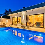 Vila Uzumlu Village 2 Bedroom Luxury With Pool Kalkan